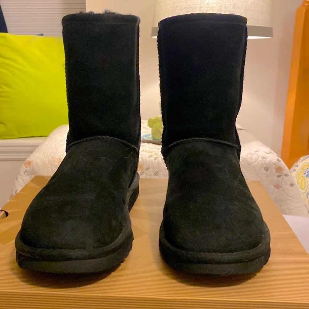 UGG Classic Boots Sz 8 Black, EUC, Authentic. UGGS - Picture 2 of 11